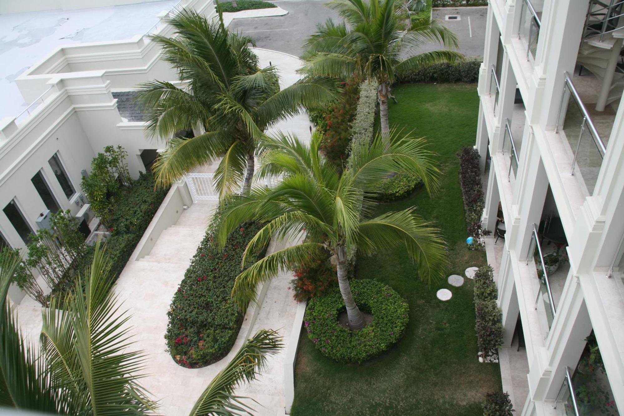 The Atrium Resort Grace Bay Exterior photo